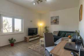 Apartment Okrug Gornji - Trogir with Sea View
